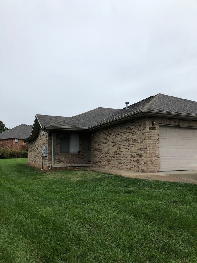 property at 4025 S Fort Ave