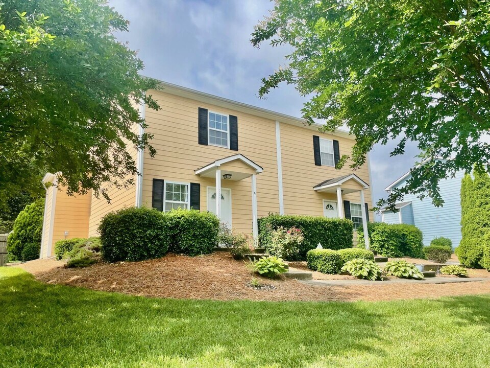 11712 Ramah Church Rd in Huntersville, NC - Building Photo