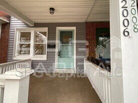 2006 Holly St in Harrisburg, PA - Building Photo