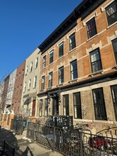 230 Schaefer St in Brooklyn, NY - Building Photo - Building Photo