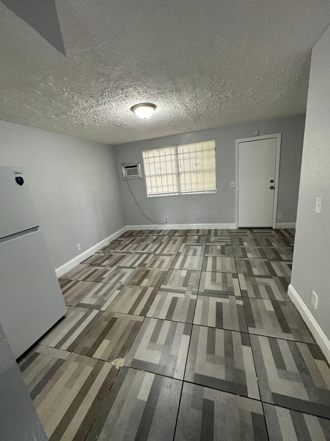 property at 1512-1514 McConihe St