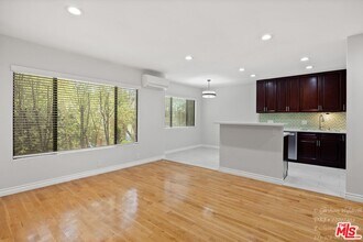 2488 Beachwood Dr in Los Angeles, CA - Building Photo - Building Photo