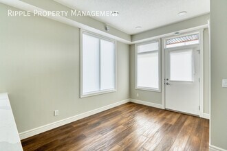 10060-10046 46 St NE in Calgary, AB - Building Photo - Building Photo