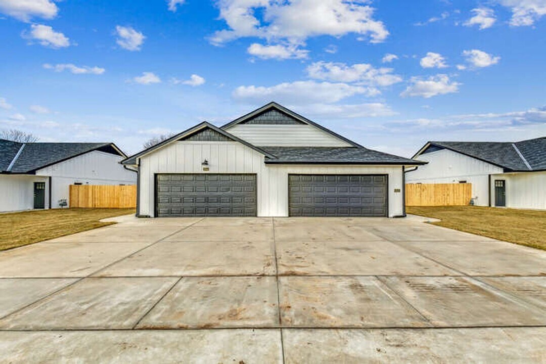 3408 W 45th St S in Wichita, KS - Building Photo