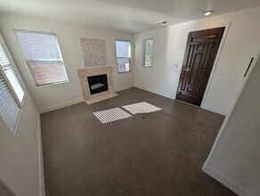520 Ivy Spring St in Las Vegas, NV - Building Photo - Building Photo