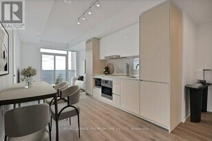 28 Interchange Wy in Vaughan, ON - Building Photo