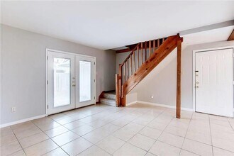 8612 Bowling Green Dr in Austin, TX - Building Photo - Building Photo