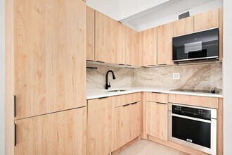 81 St Marks Pl in New York, NY - Foto de edificio - Building Photo