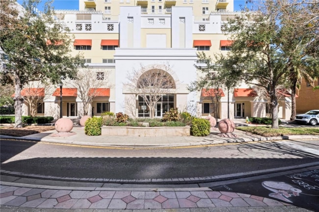 628 Cleveland St in Clearwater, FL - Foto de edificio - Building Photo