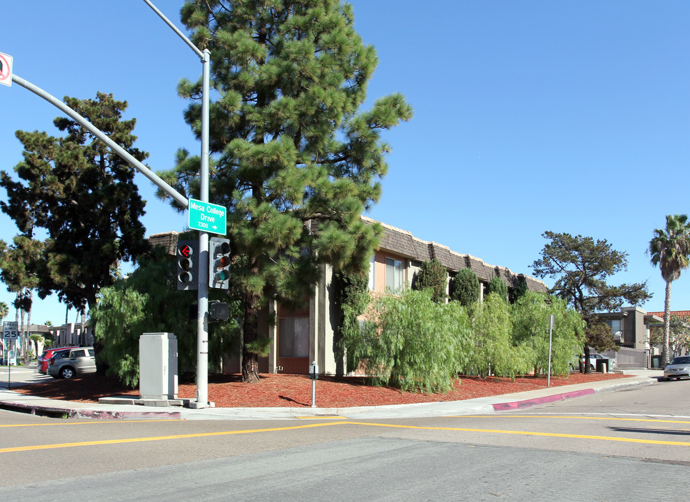 Vista De La Mesa in San Diego, CA - Building Photo