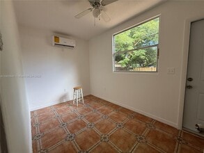 906 SW 14th Ave in Miami, FL - Foto de edificio - Building Photo