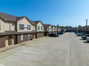 Fox Creek Apartments in Clarksville, TN - Building Photo - Building Photo