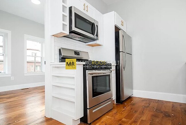 140 Chelsea St, Unit 3 in Boston, MA - Building Photo - Building Photo