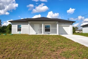 2504 30th St SW in Lehigh Acres, FL - Building Photo