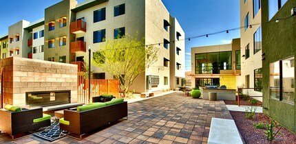 Cactus Forty-2 in Phoenix, AZ - Building Photo - Building Photo