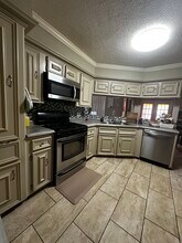 4804 Forest Ct in Baytown, TX - Foto de edificio - Building Photo