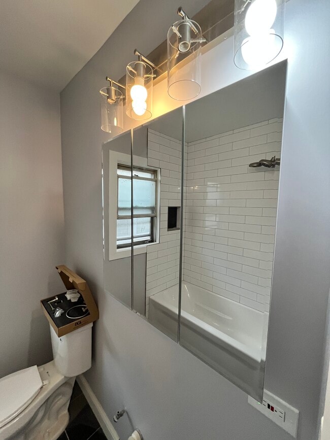 2007 Darrow Ave, Unit 2nd Floor in Evanston, IL - Building Photo - Building Photo