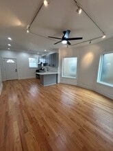 4833 N Central Park Ave, Unit 2nd Floor in Chicago, IL - Building Photo - Building Photo