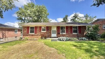 2136 Jasmine Dr in Lexington, KY - Building Photo