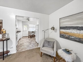 1727 Oregon St, Unit Unit A in Berkeley, CA - Foto de edificio - Building Photo