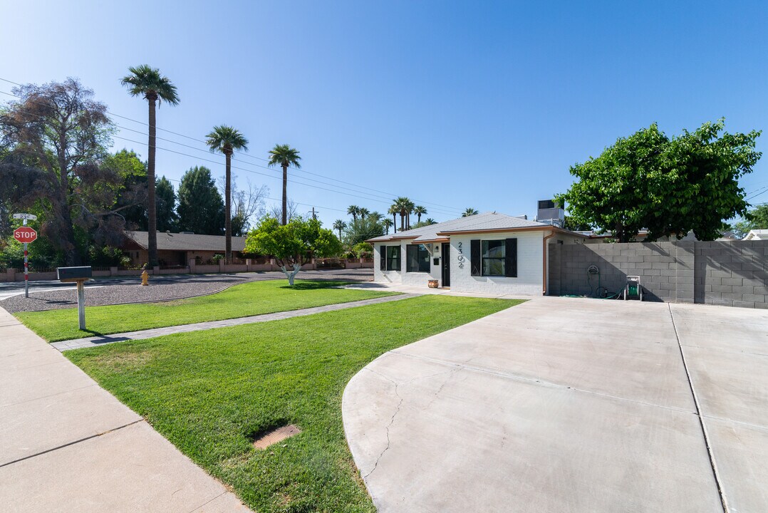 2302 E Whitton Ave in Phoenix, AZ - Foto de edificio