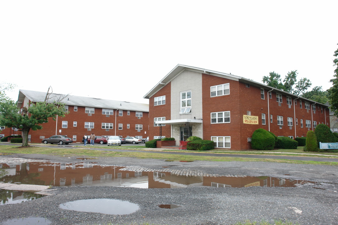 Rainbow Gardens in Roselle, NJ - Building Photo