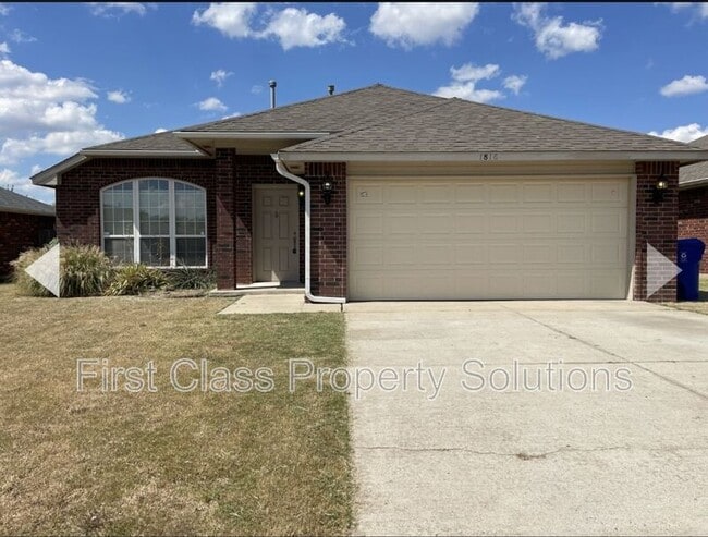 property at 1816 Creekside Dr