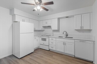 Willow Terrace in Portland, OR - Foto de edificio - Interior Photo