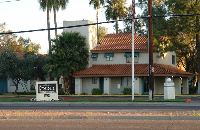 Desert Star in Phoenix, AZ - Foto de edificio - Building Photo