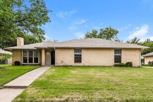 1134 Madlynne Dr in Cedar Hill, TX - Building Photo
