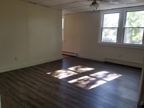 127 Monomonock Rd in Cresco, PA - Foto de edificio - Building Photo