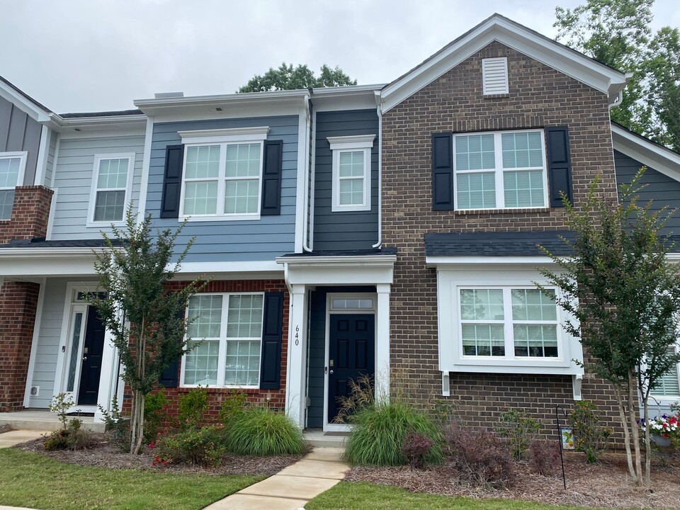 640 Sweet Bonnie Ln in Belmont, NC - Building Photo