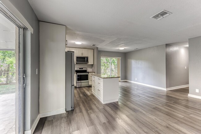 7971 NW 35th Ct in Coral Springs, FL - Building Photo - Building Photo