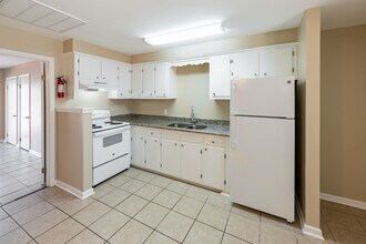 14207 W Club Deluxe Rd in Hammond, LA - Foto de edificio - Interior Photo