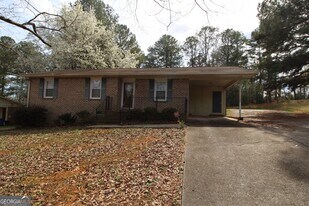 16 Woodberry Dr in Silver Creek, GA - Building Photo