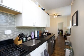 923 W Waveland Ave, Unit M07H in Chicago, IL - Foto de edificio - Building Photo