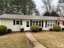3462 Smokehouse Ct in Lenoir, NC - Building Photo