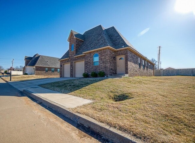 807 Venice Ct in Kingfisher, OK - Building Photo - Building Photo