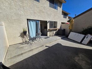 1361 S Walnut St in Anaheim, CA - Building Photo - Building Photo