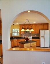 9255 Glen Meadow Ln in Linton Hall, VA - Building Photo - Building Photo