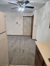 Whytecliffe Apartments in Greenfield, WI - Building Photo - Interior Photo