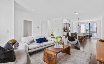 966 Moda Dr in Atlanta, GA - Building Photo - Building Photo