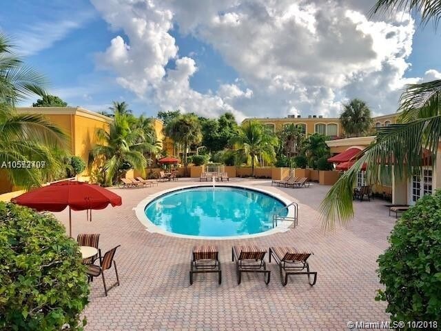 18111 NW 68th Ave-Unit -H201 in Hialeah, FL - Building Photo - Building Photo