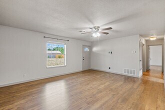 1004 N Cates St in Decatur, TX - Building Photo - Building Photo