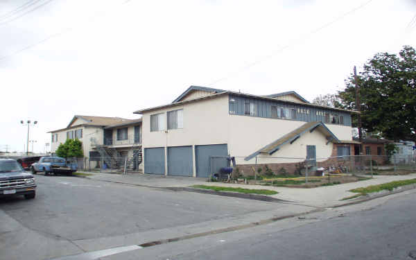 Rose Apartments in Compton, CA - Building Photo