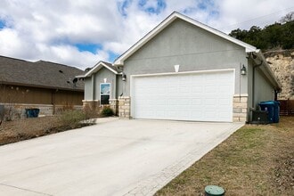 1128 Norfolk Ln in Kerrville, TX - Building Photo - Building Photo