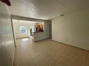 3227 Oak Ave in Miami, FL - Building Photo - Building Photo
