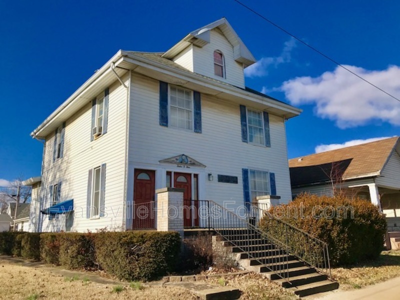 1204 N First Ave in Evansville, IN - Foto de edificio