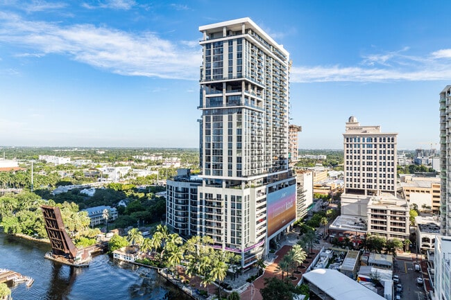 Flow Fort Lauderdale in Fort Lauderdale, FL - Foto de edificio - Building Photo