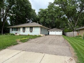 10609 Queen Ave S in Minneapolis, MN - Building Photo - Building Photo
